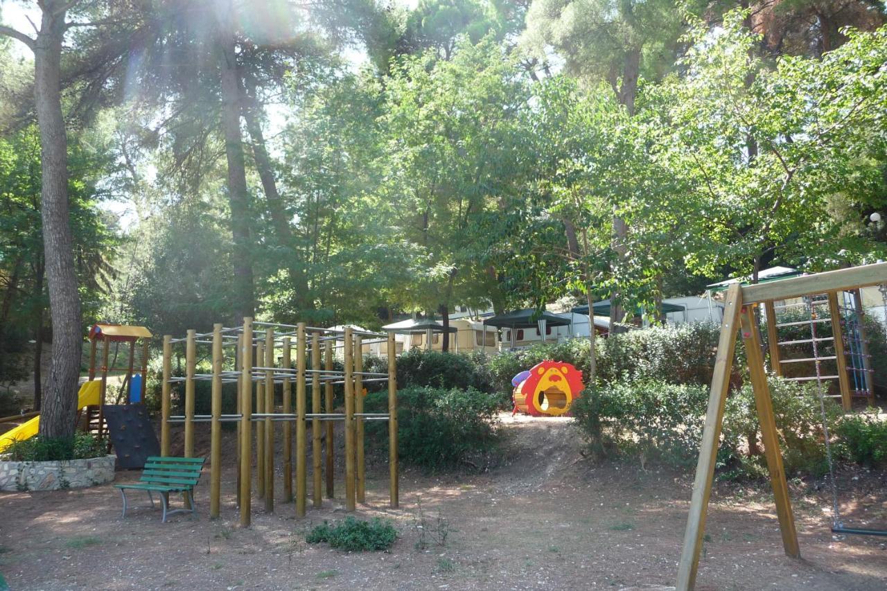 Happy Camp Mobile Homes In Camping Villaggio Internazionale سان مينايو المظهر الخارجي الصورة
